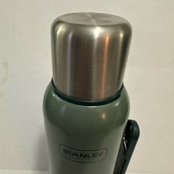 Stanley Classic Green Vacuum Thermos 1.4 Qt w Cup & Handle - Picture 3 of 6